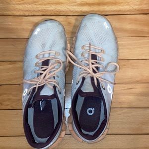 On cloud running womens running / walking shoes